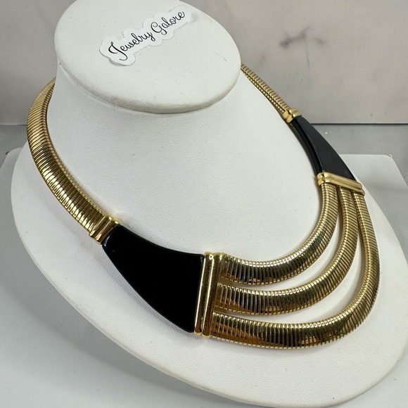 Bold Elegant 1980s GIVENCHY Gold Plate and Black Lucite Statement Necklace RARE - Picture 3 of 8
